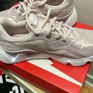 Lightly worn (maybe worn twice) Nike RYZ365 women’s 8.5 baby pink sneakers